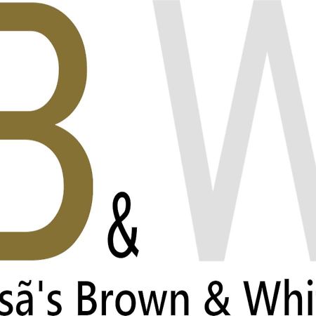 Lousa'S Brown & White Kültér fotó